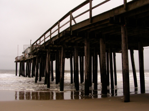 The fishing pier is still there when it's gloomy out. I have proof!
